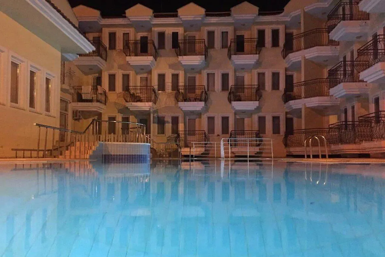 Verde Port Hotel contacts